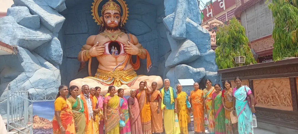 Pilgrims with the Swamiji